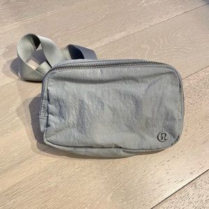 Lululemon everywhere belt bag
